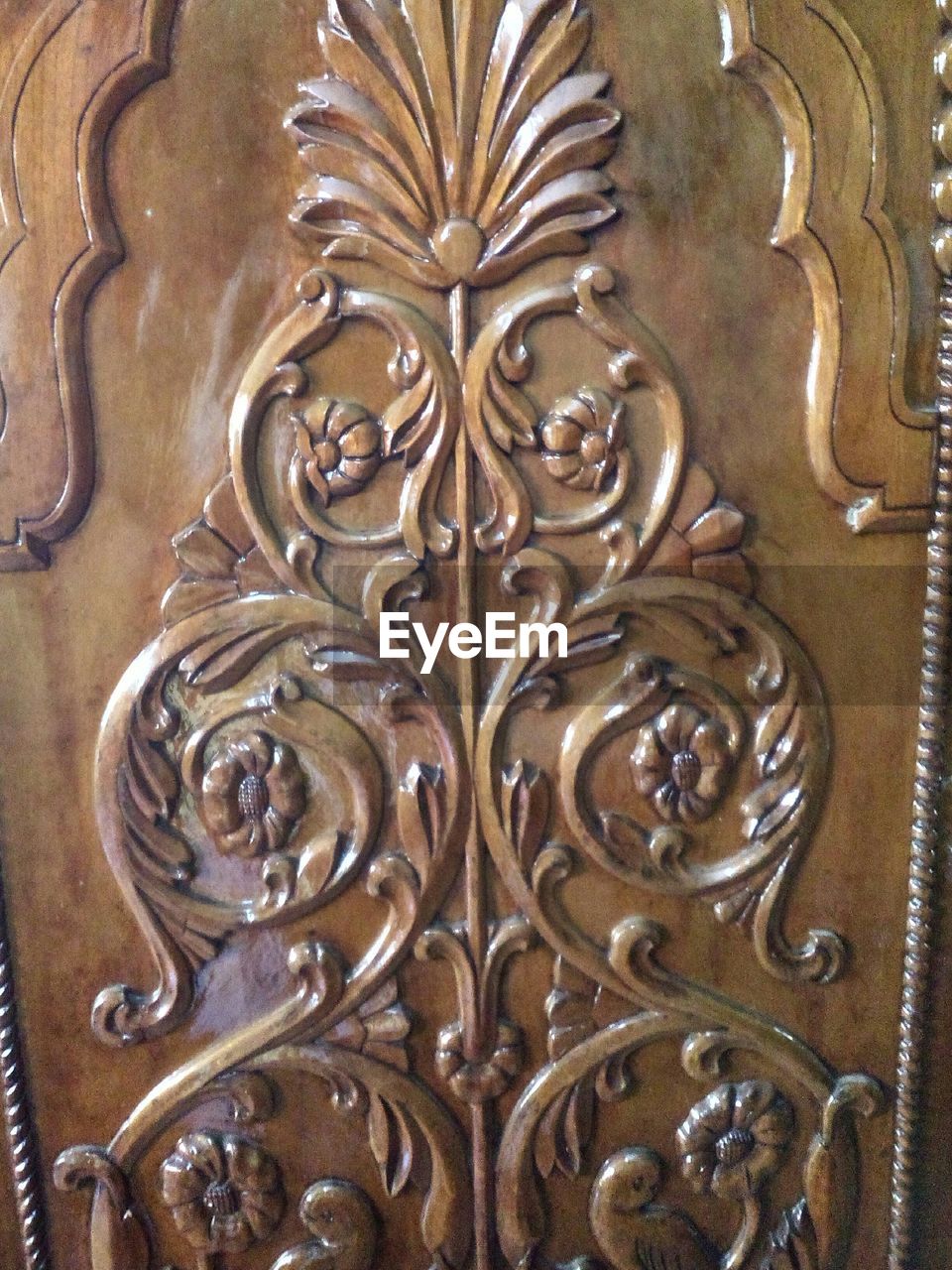 FULL FRAME SHOT OF ORNATE DOOR
