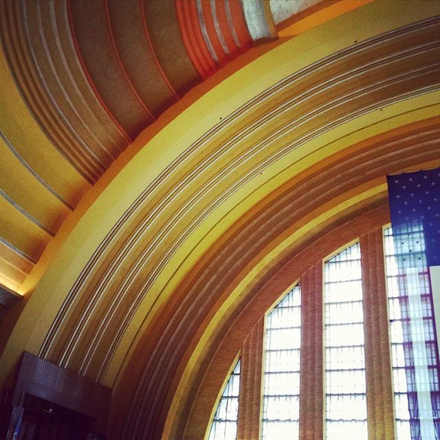 LOW ANGLE VIEW OF INTERIOR OF CEILING