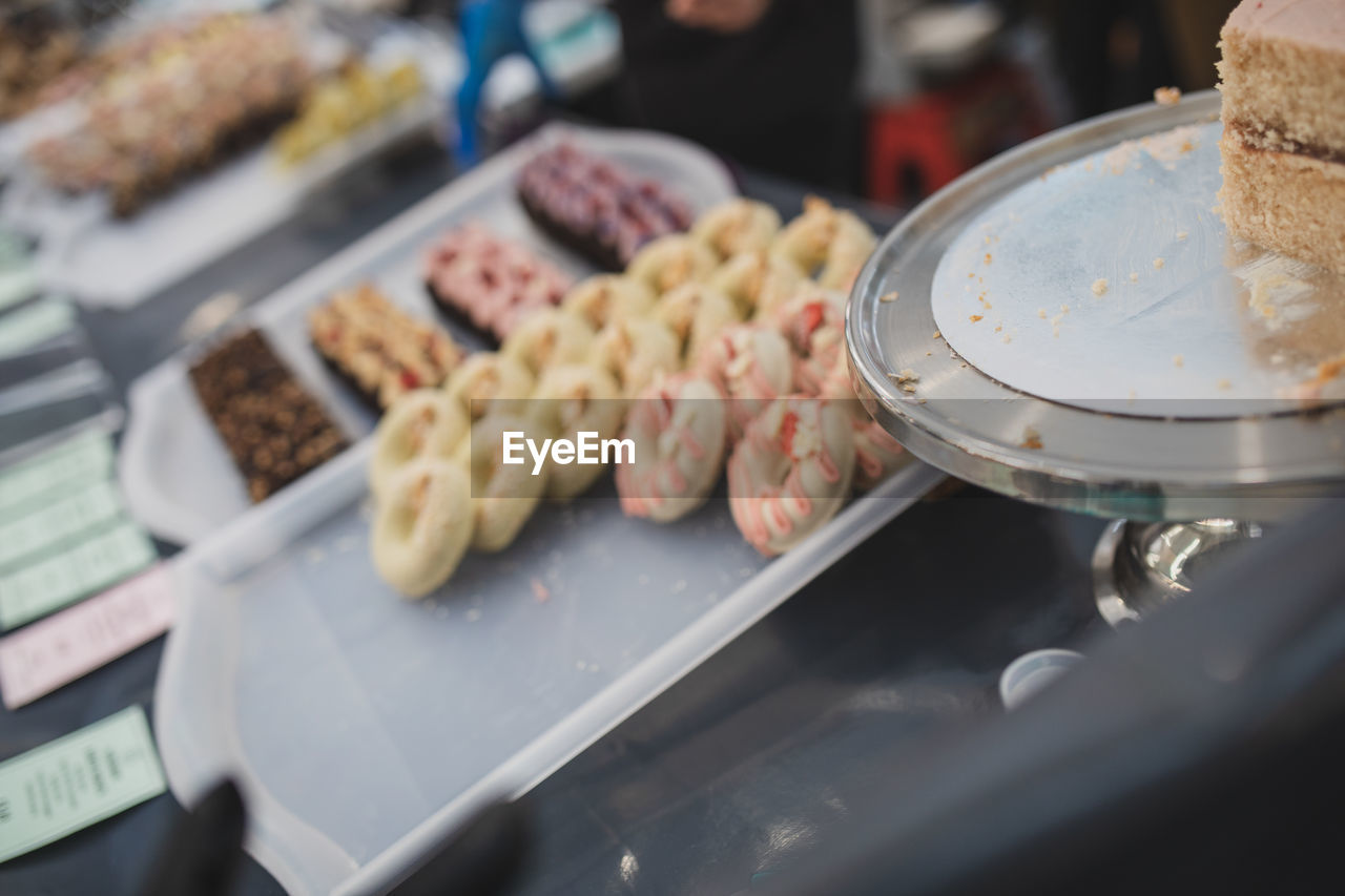 HIGH ANGLE VIEW OF FOOD FOR SALE IN RESTAURANT