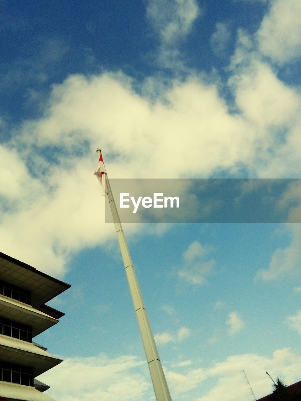 LOW ANGLE VIEW OF EIFFEL TOWER AGAINST CLOUDY SKY