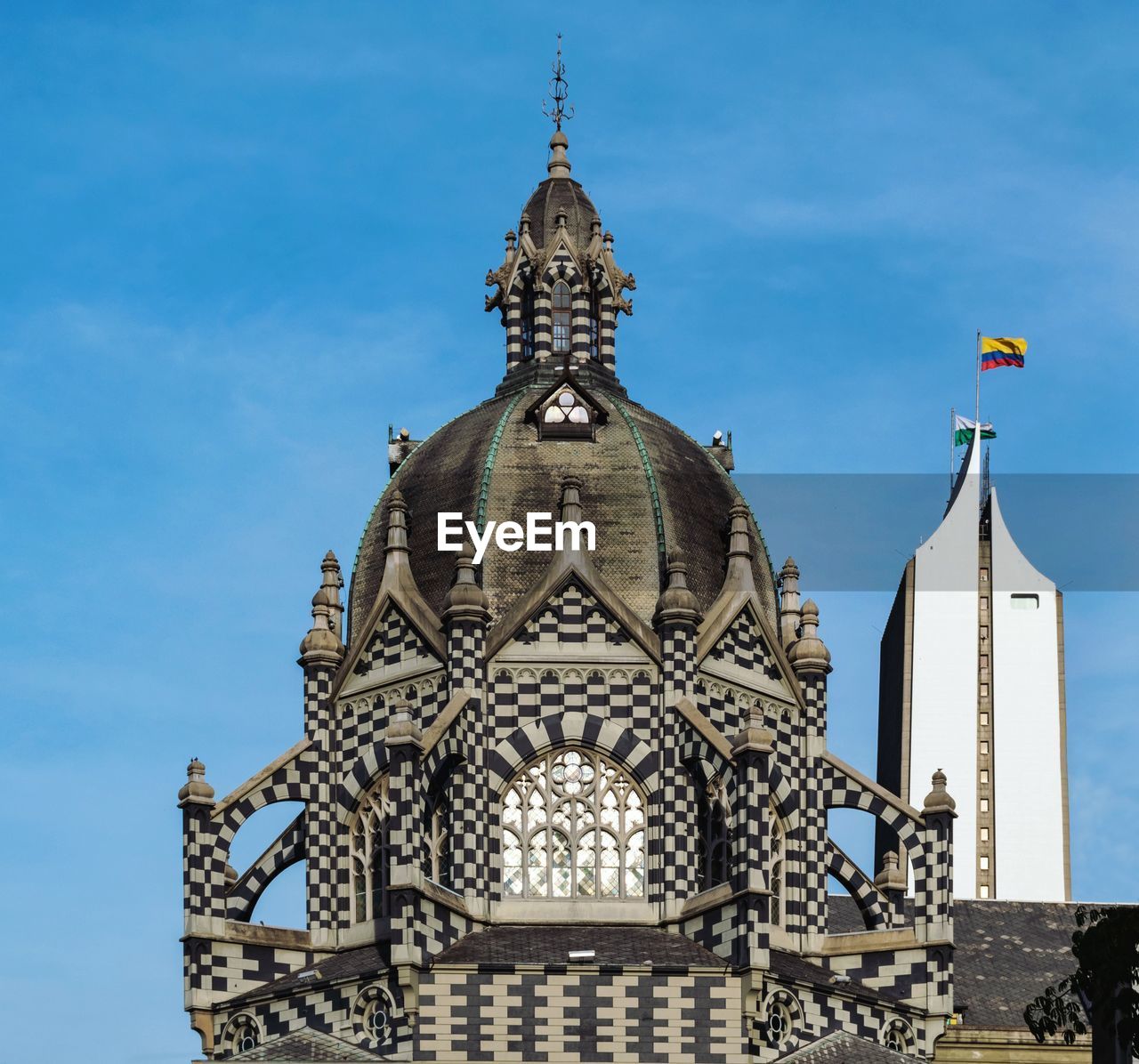 LOW ANGLE VIEW OF TEMPLE BUILDING