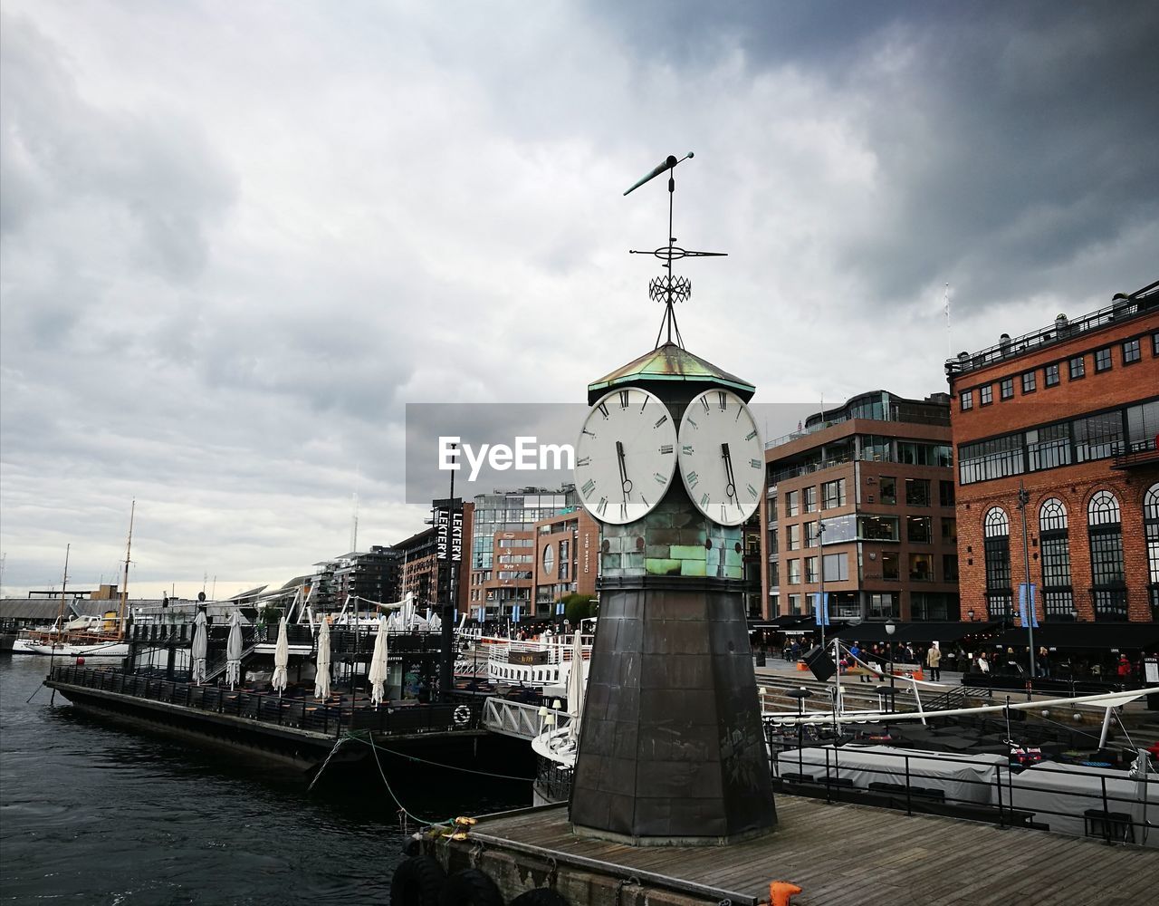 VIEW OF SHIP IN WATER