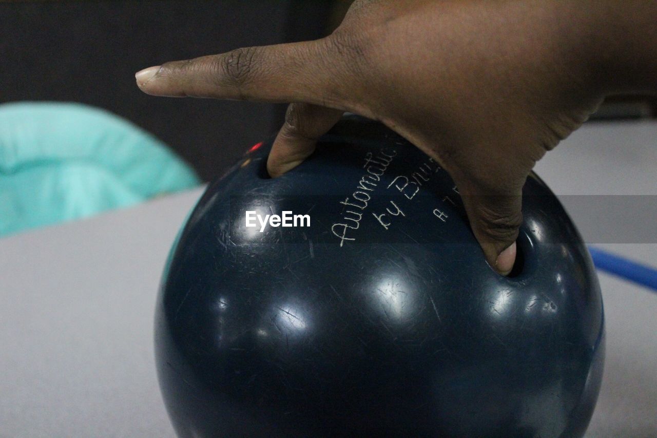 CLOSE-UP OF HUMAN HAND ON FINGER