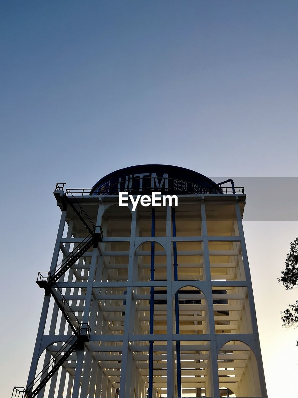 LOW ANGLE VIEW OF WATER TOWER AGAINST BLUE SKY