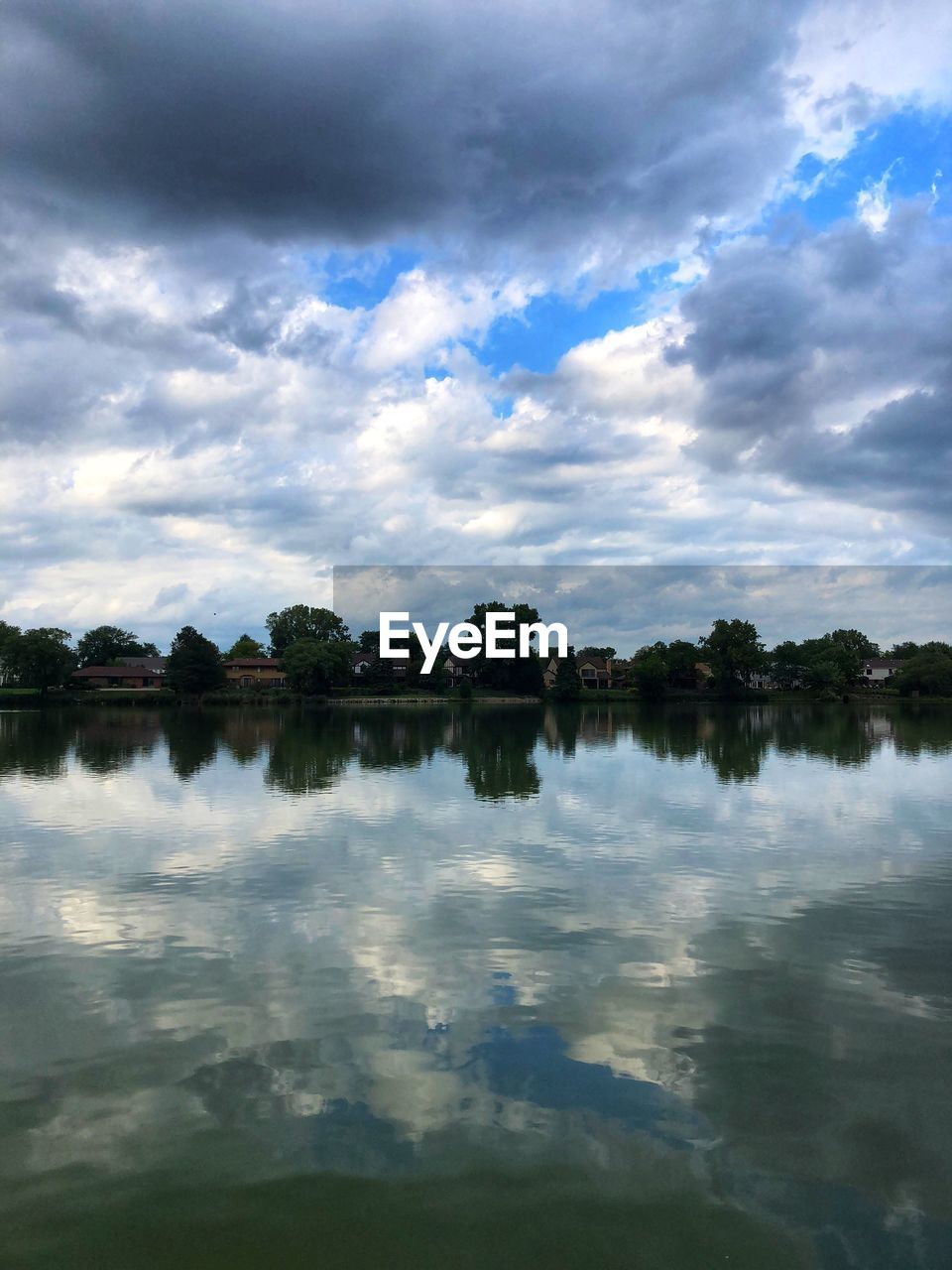 PANORAMIC SHOT OF LAKE AGAINST SKY