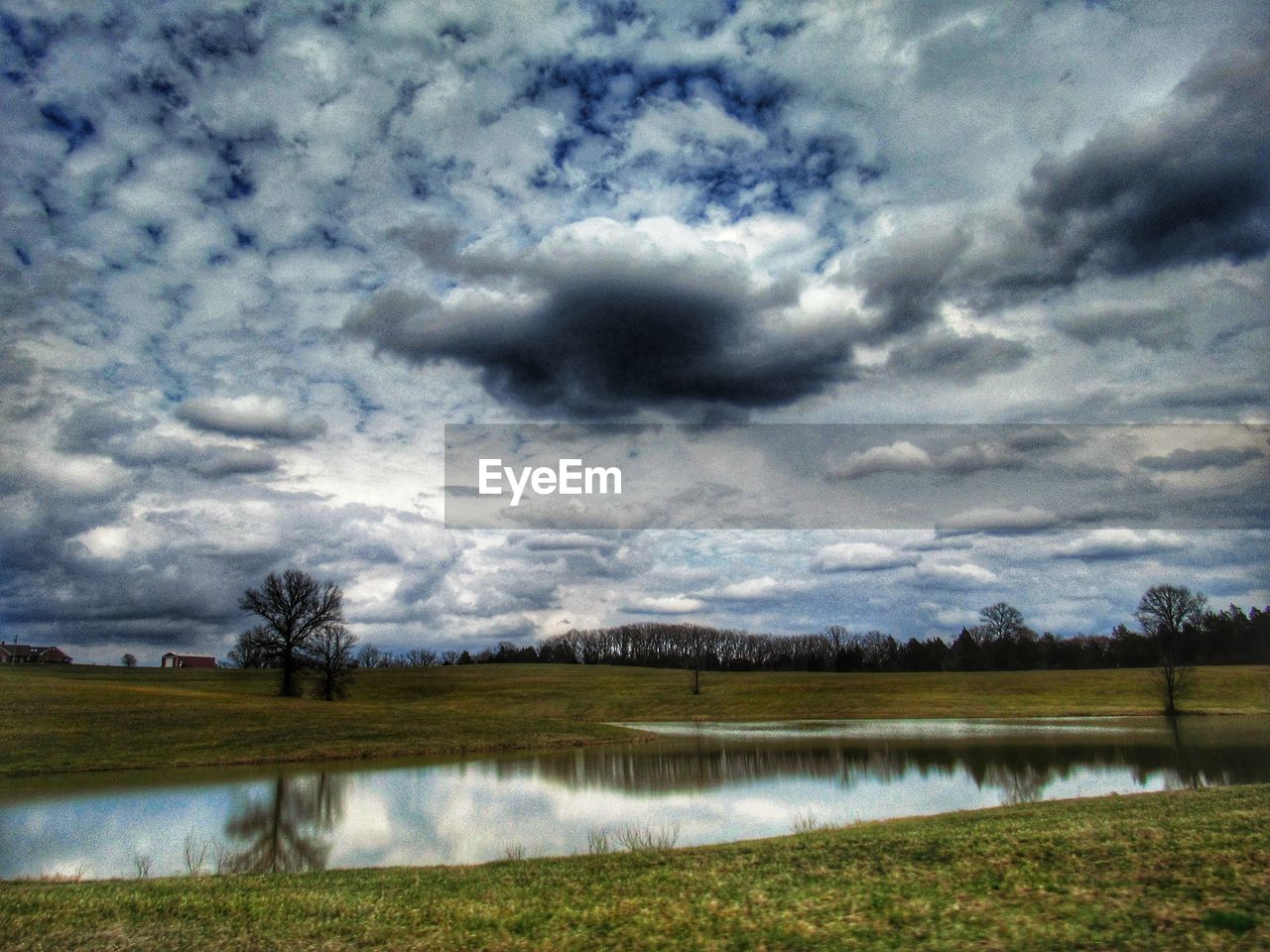 SCENIC VIEW OF LAKE AND LANDSCAPE AGAINST SKY