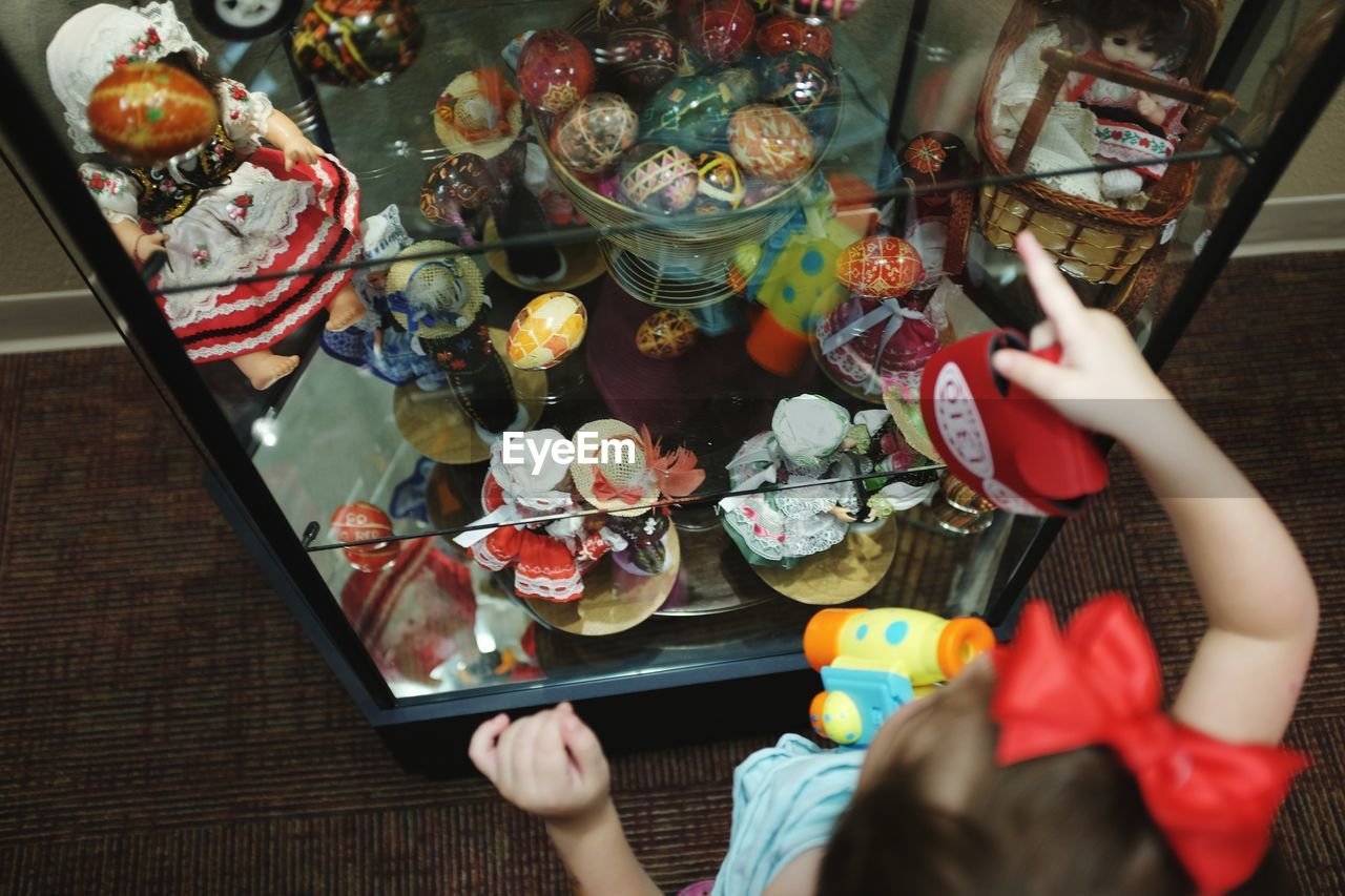 HIGH ANGLE VIEW OF WOMAN HOLDING ICE CREAM IN PLATE