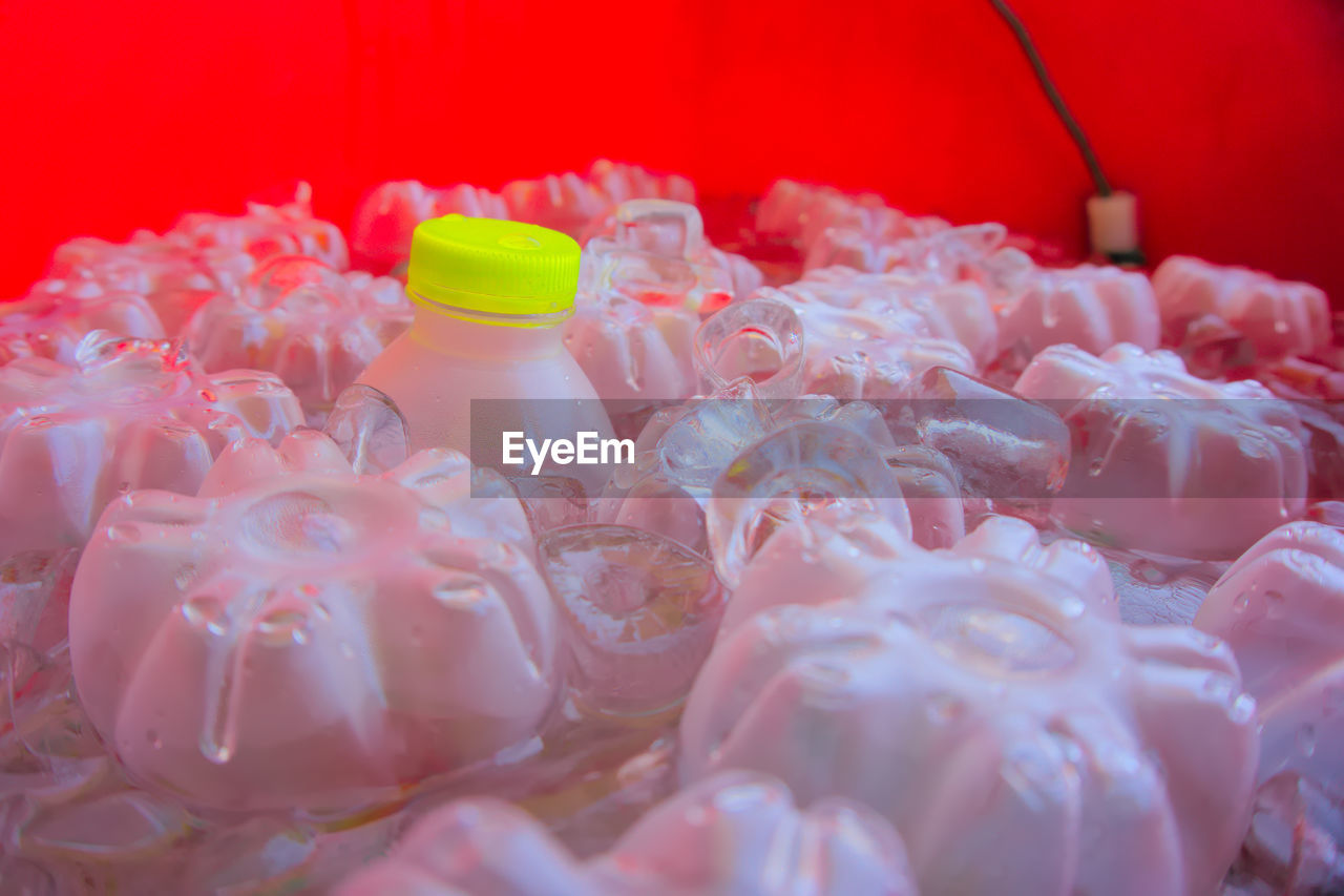 CLOSE-UP OF ICE CREAM IN TRAY