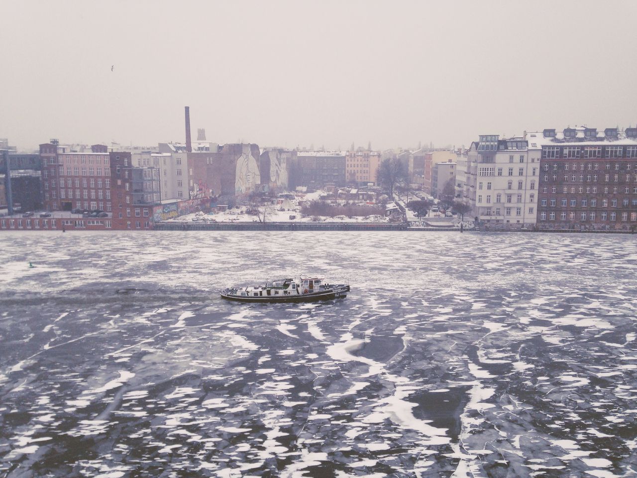 VIEW OF BUILDINGS IN CITY