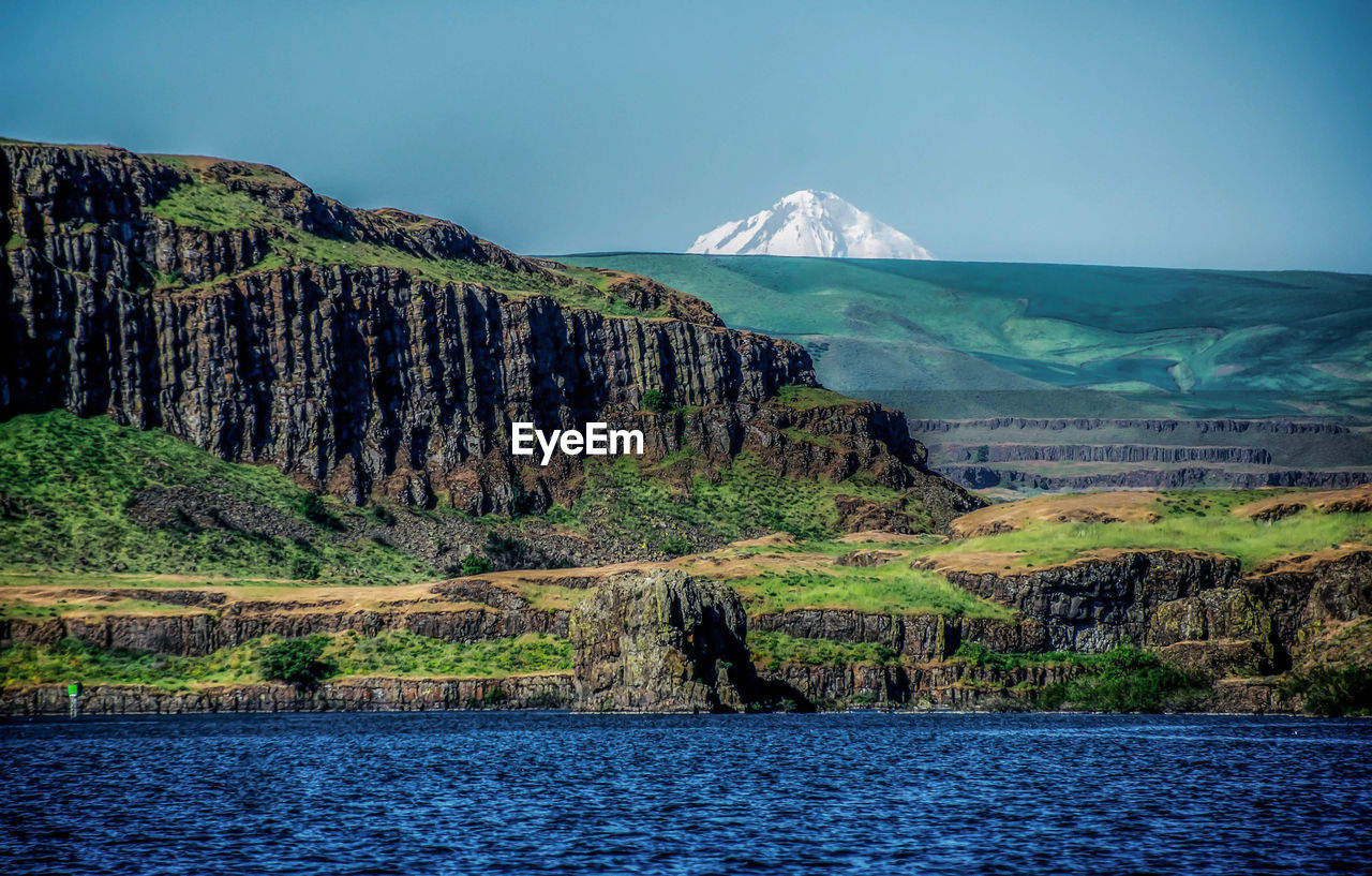 Scenic view of columbia river gorge