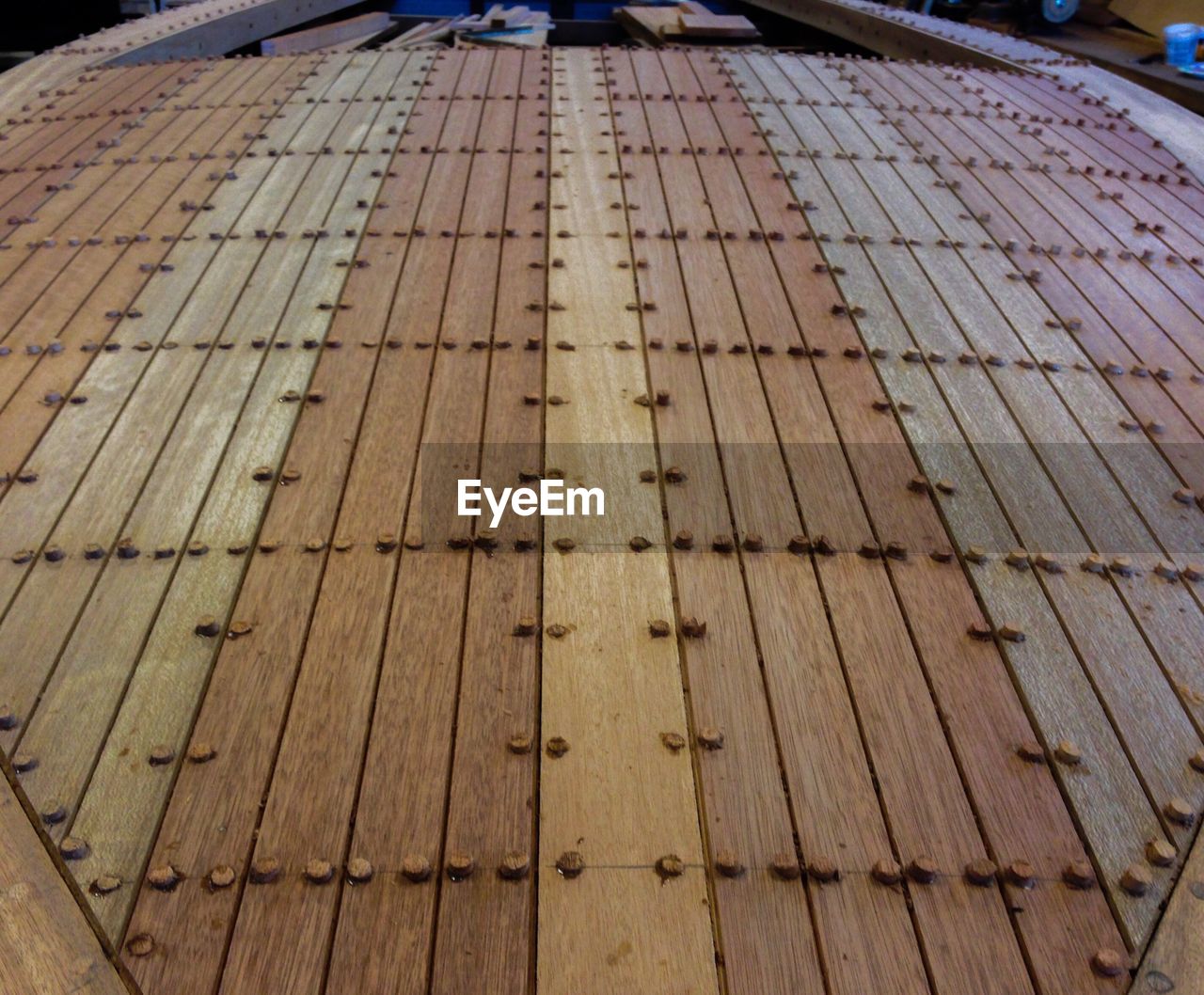 FULL FRAME SHOT OF WOODEN FLOOR