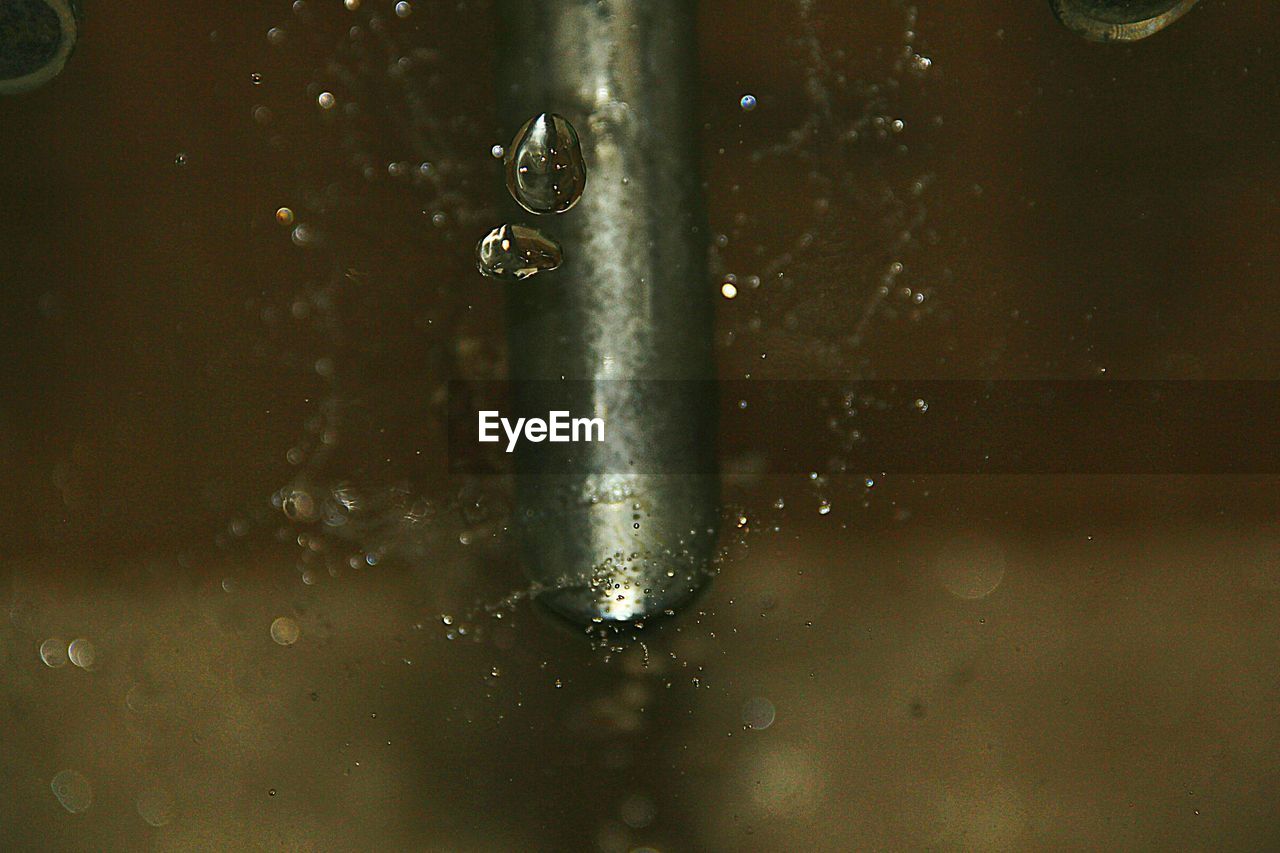 CLOSE-UP OF WATER IN WATER