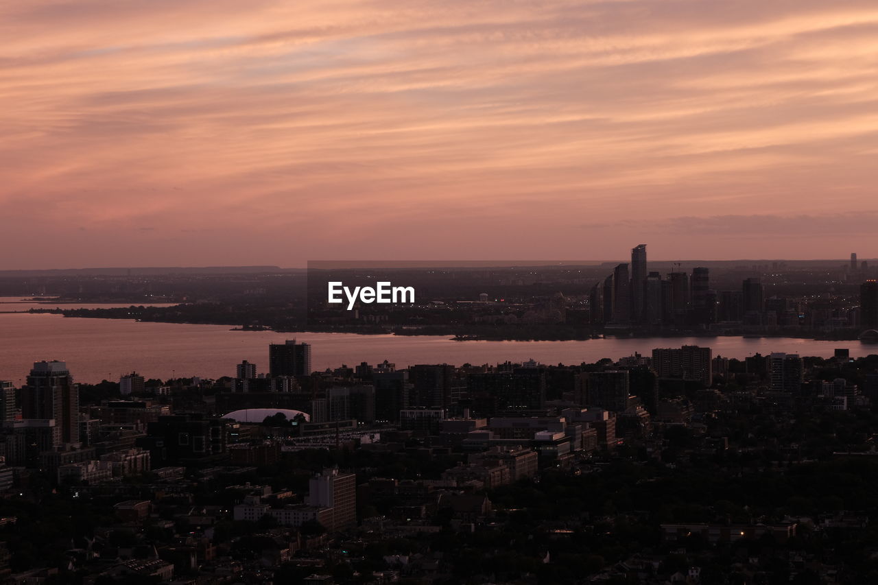 Sunset of downtown toronto 