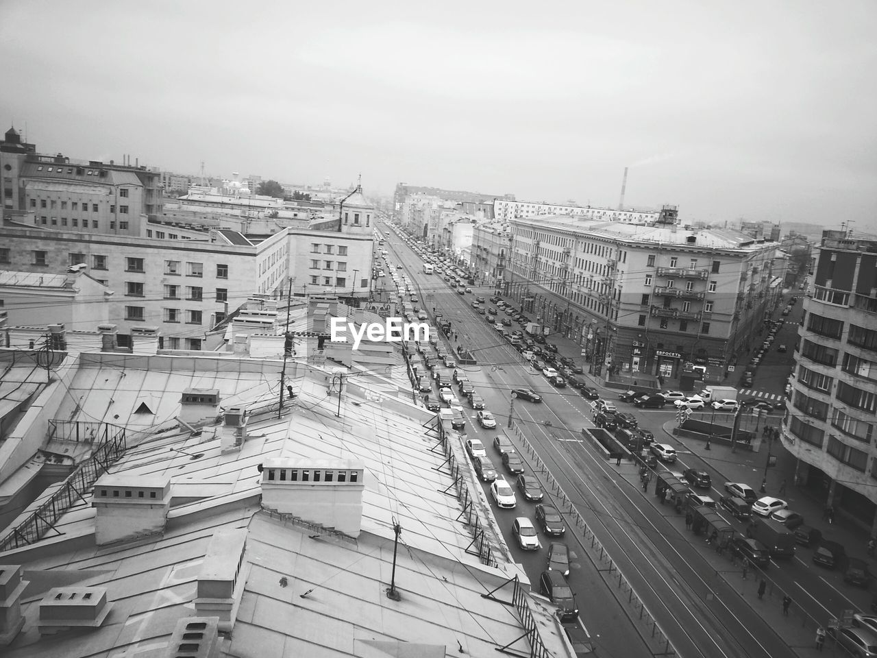 HIGH ANGLE VIEW OF STREET AND BUILDINGS AGAINST SKY