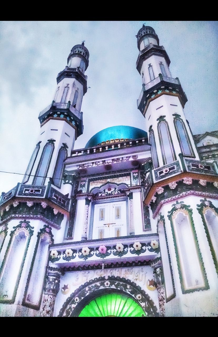 LOW ANGLE VIEW OF MOSQUE AGAINST SKY