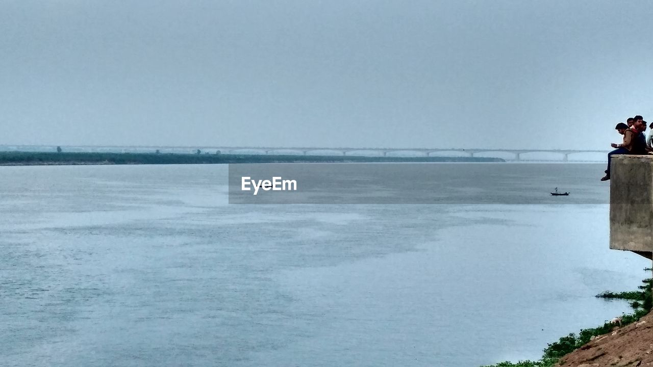 VIEW OF SEA AGAINST CLEAR SKY DURING WINTER