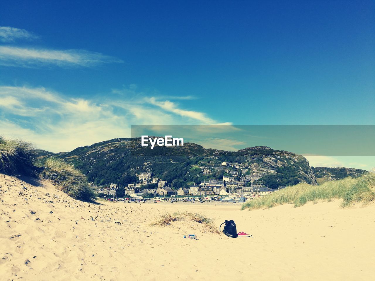 PEOPLE ON BEACH AGAINST SKY