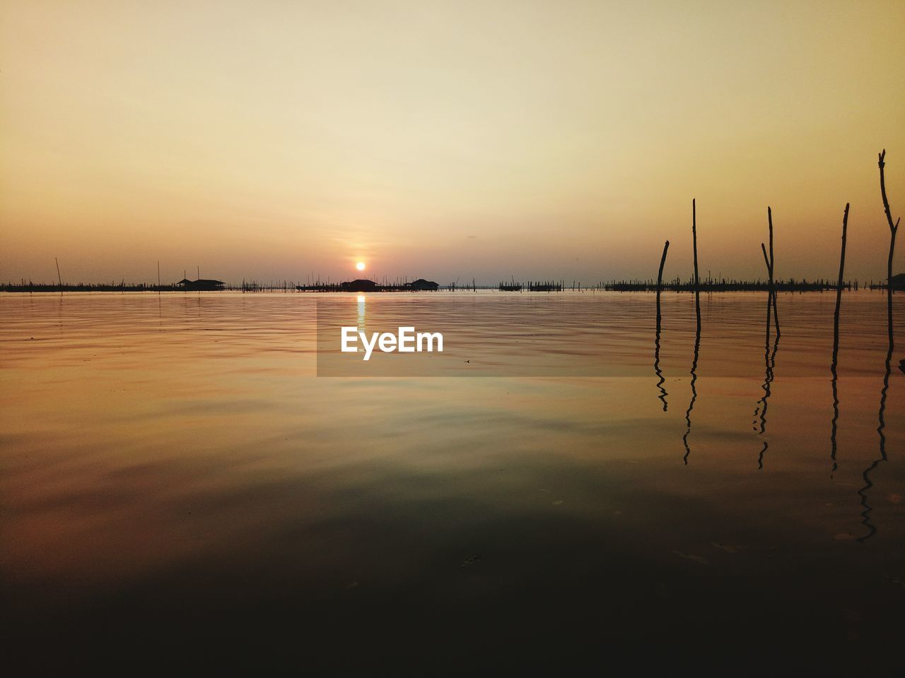 VIEW OF LAKE AGAINST SKY DURING SUNSET