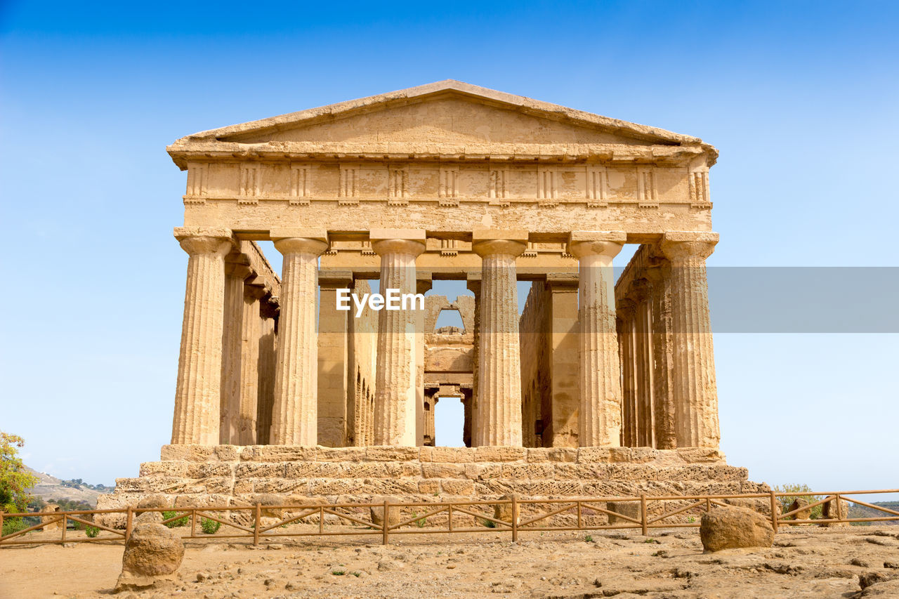 The temple of concordia is an ancient greek temple in valle dei templi in agrigento, sicily, italy