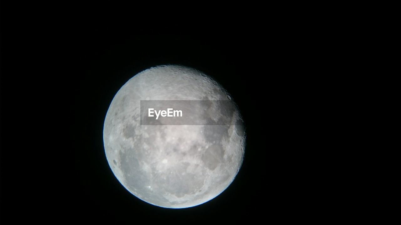 LOW ANGLE VIEW OF FULL MOON IN SKY