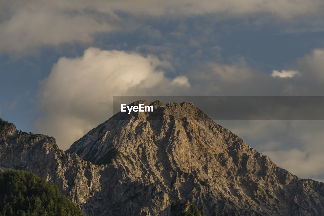 LOW ANGLE VIEW OF MOUNTAIN AGAINST SKY