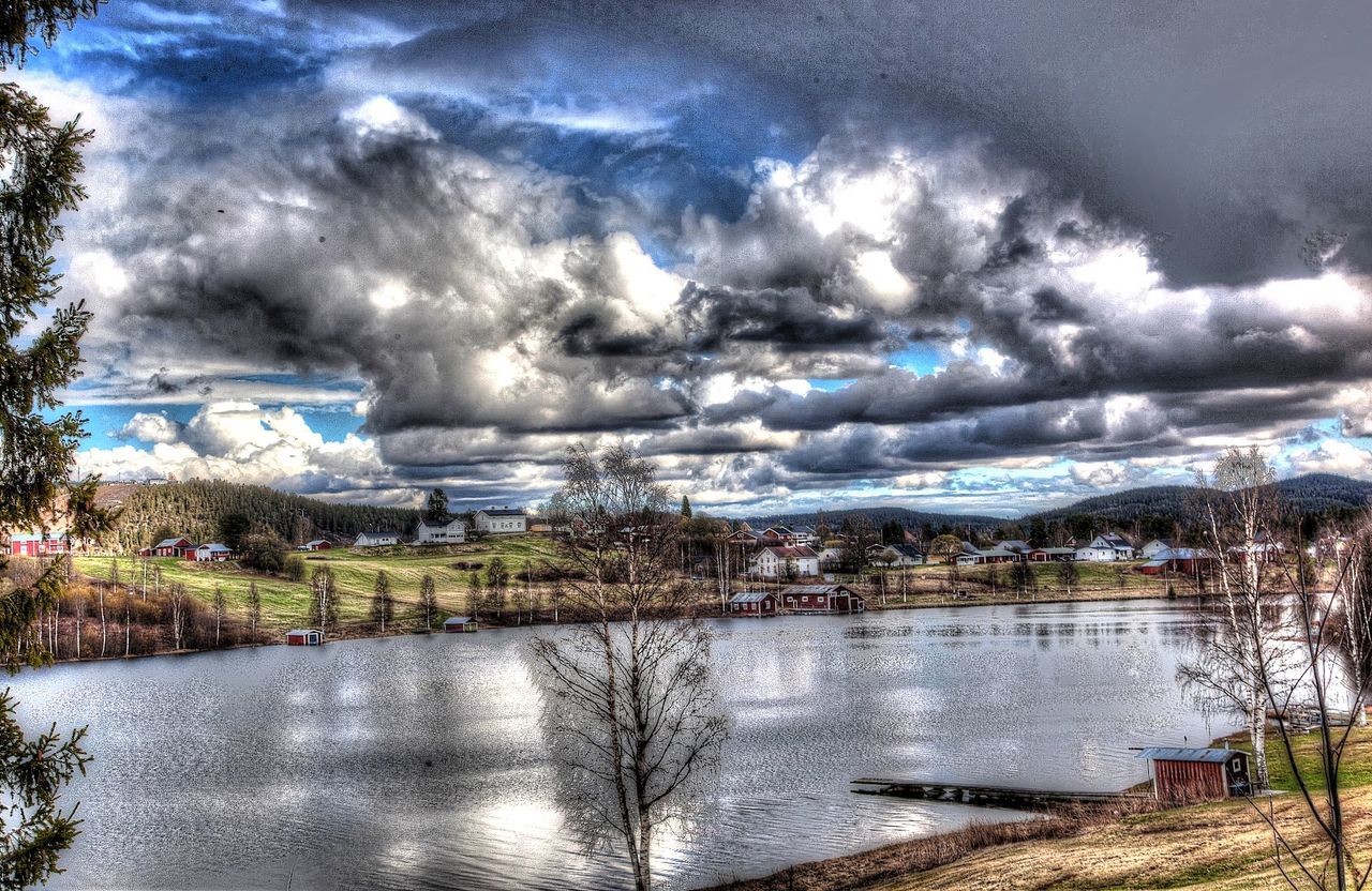 SCENIC VIEW OF RIVER AGAINST CLOUDY SKY