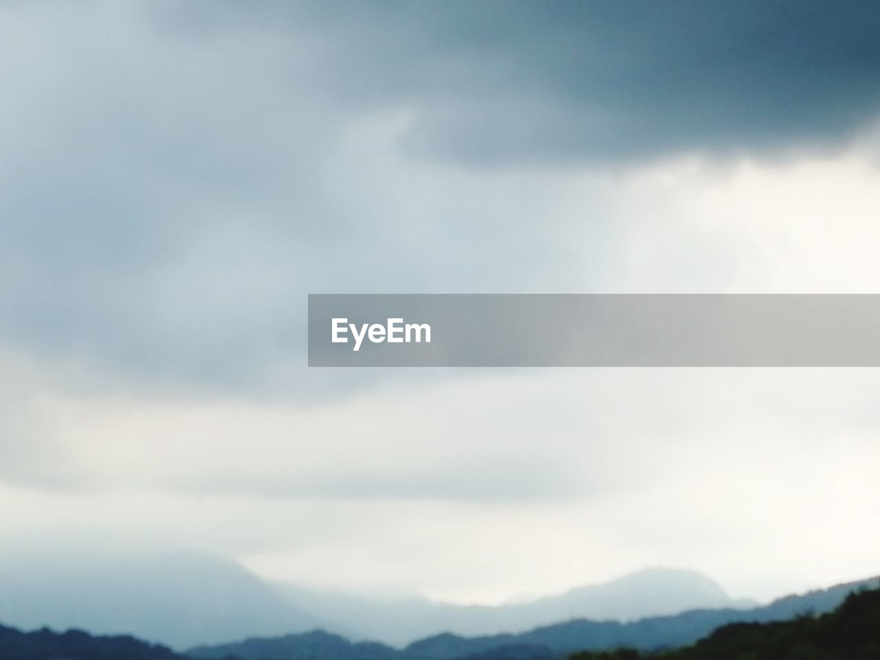 LOW ANGLE VIEW OF DRAMATIC SKY OVER MOUNTAIN