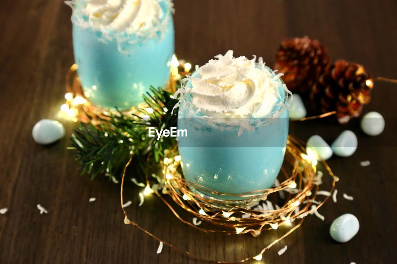 CLOSE-UP OF CHRISTMAS ORNAMENT ON TABLE