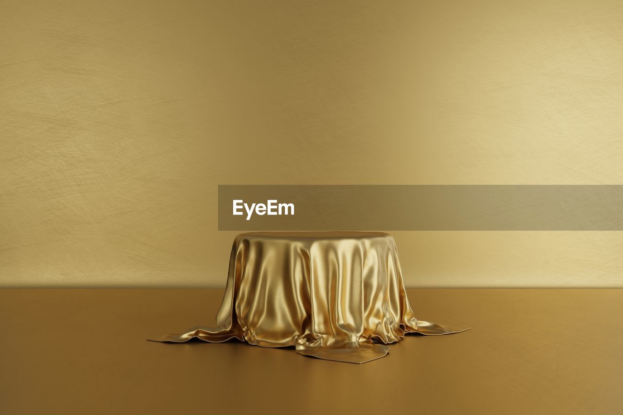 CLOSE-UP OF EMPTY DRINKING GLASS ON TABLE