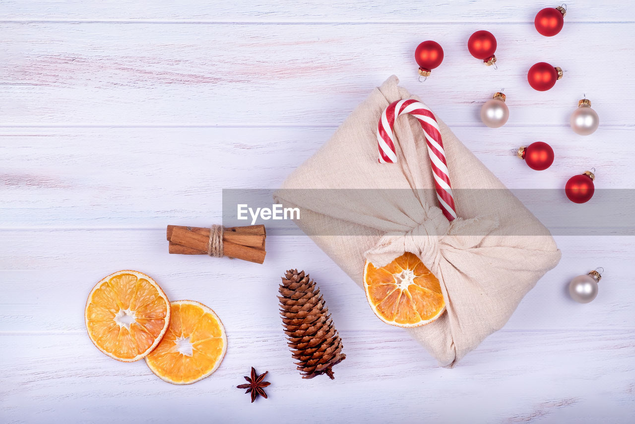 HIGH ANGLE VIEW OF VARIOUS FRUITS ON TABLE IN PLATE