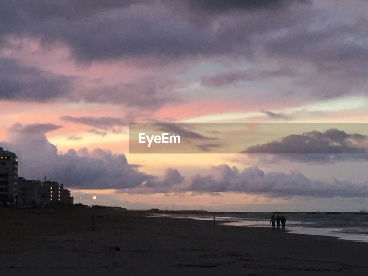 SCENIC VIEW OF BEACH AT SUNSET