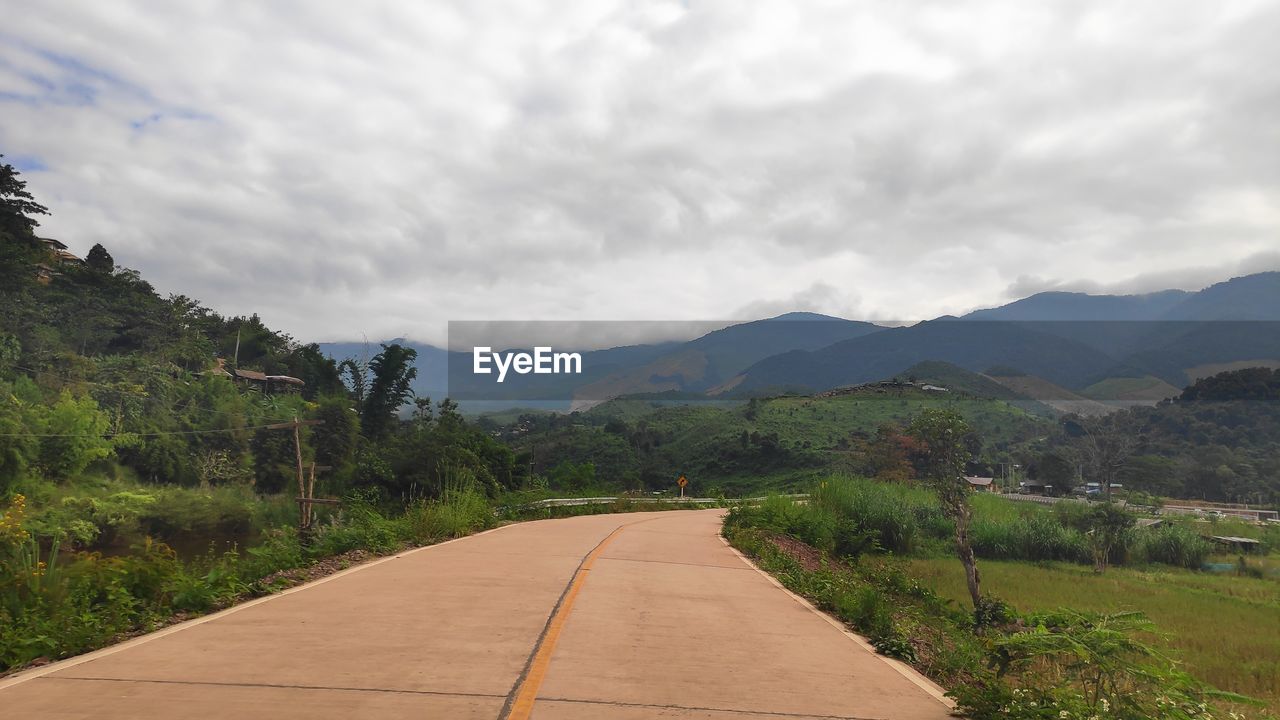 EMPTY ROAD ALONG LANDSCAPE AGAINST SKY