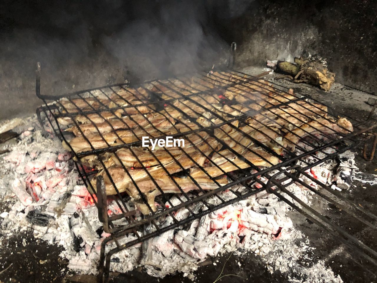 HIGH ANGLE VIEW OF MEAT ON BARBECUE