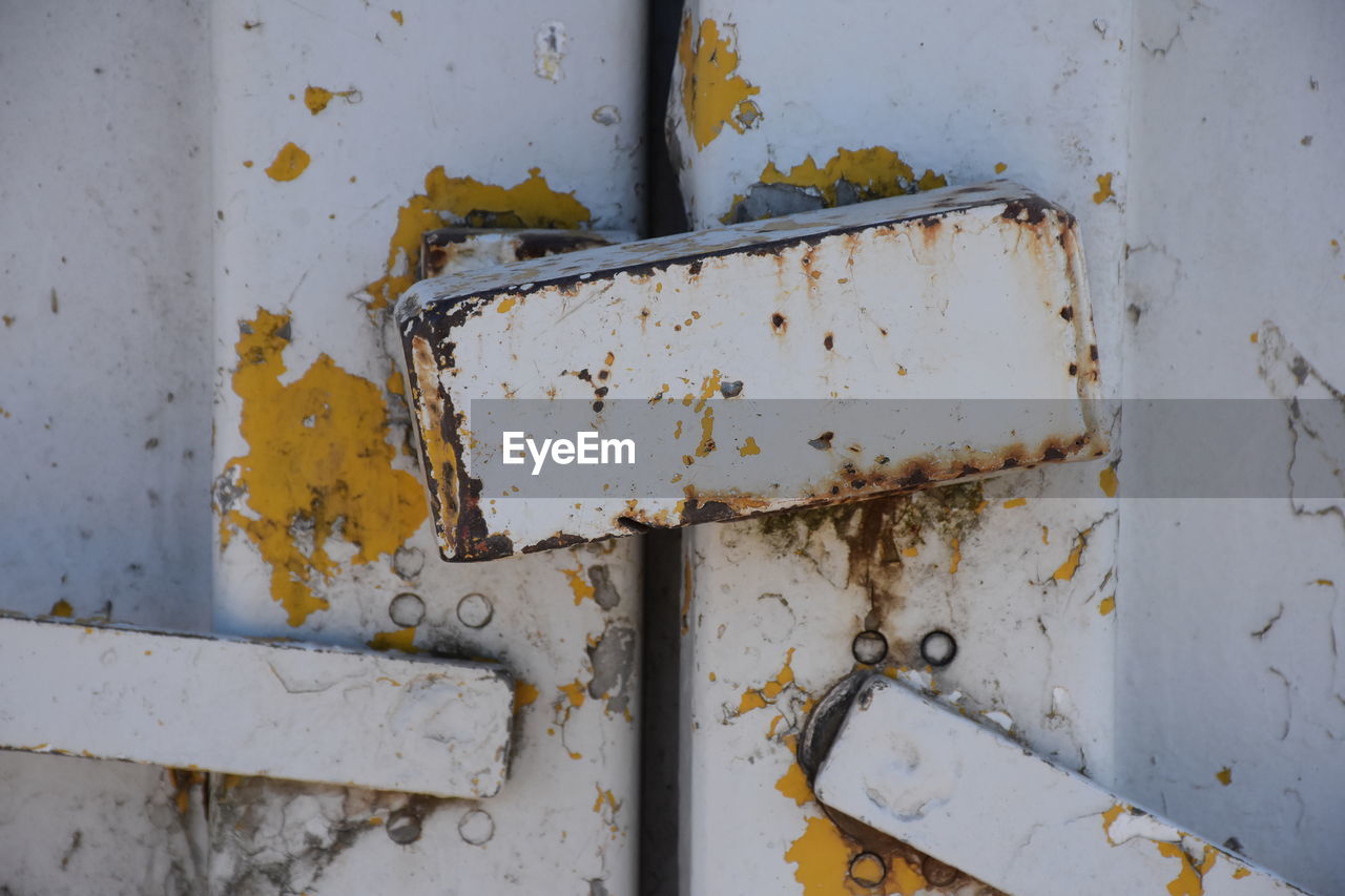 FULL FRAME SHOT OF RUSTY DOOR