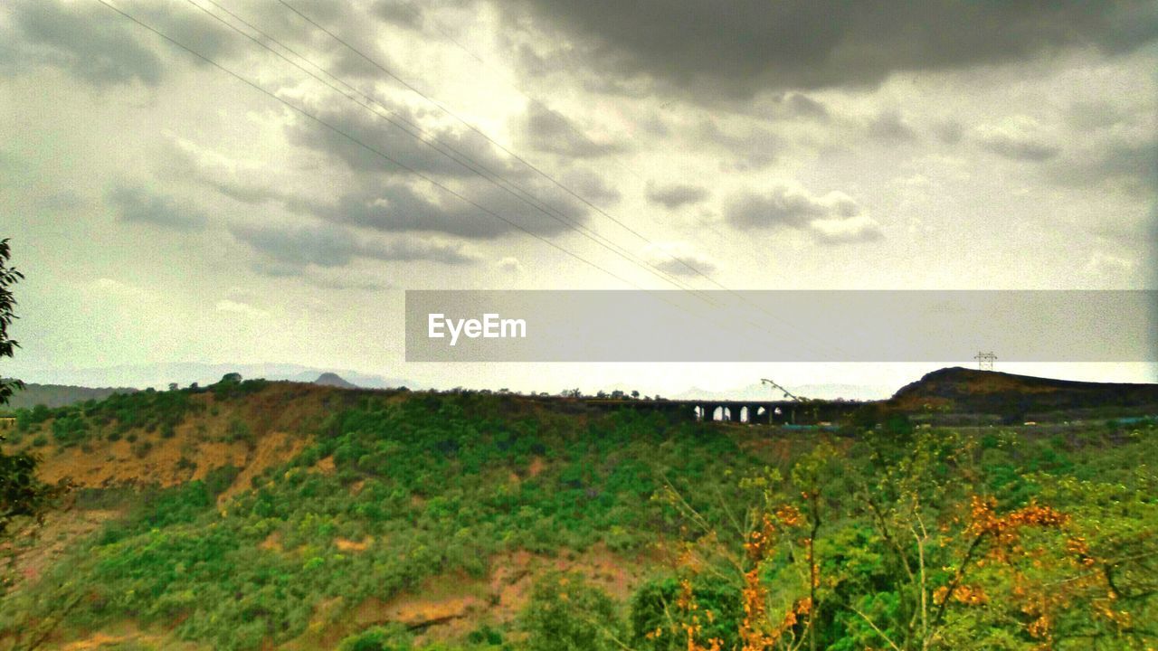 VIEW OF FIELD AGAINST SKY