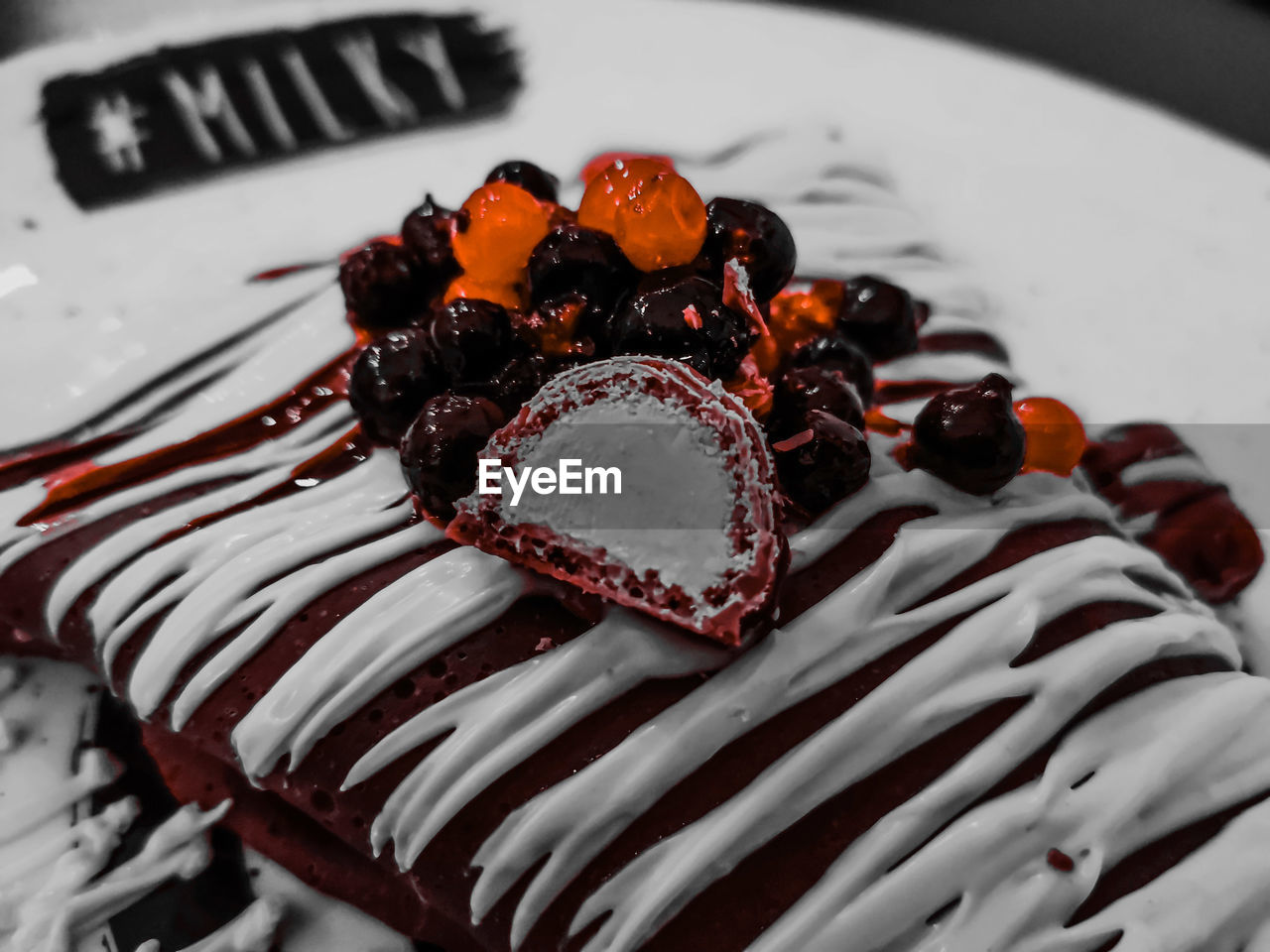 CLOSE-UP OF CAKE ON TABLE