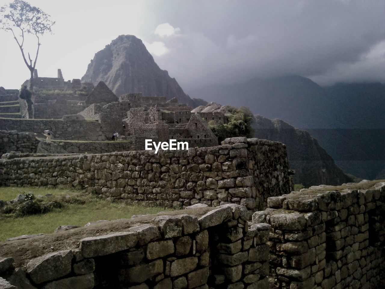 Machu picchu against sky