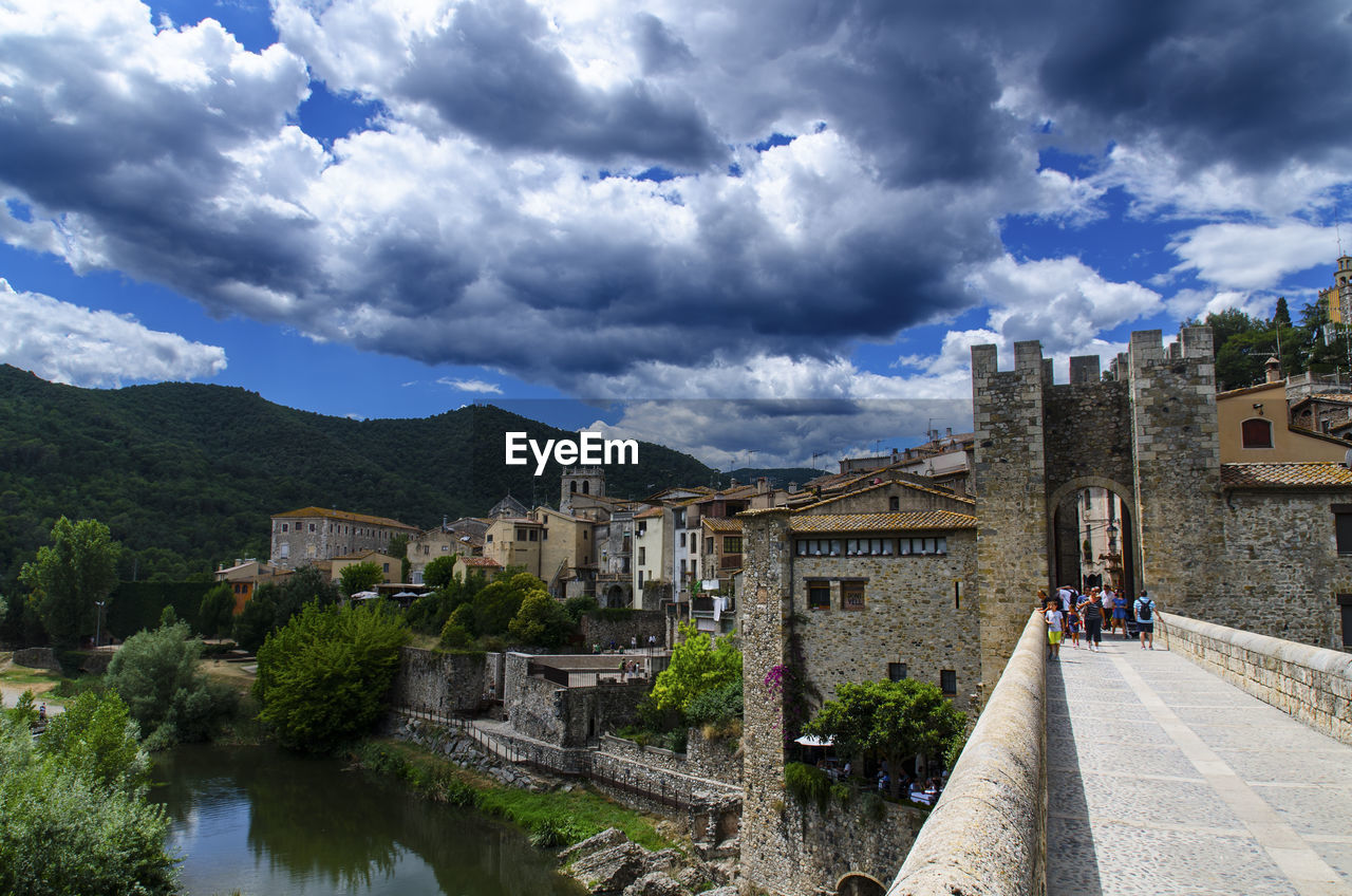 PANORAMIC VIEW OF HISTORIC BUILDINGS AGAINST CLOUDY SKY