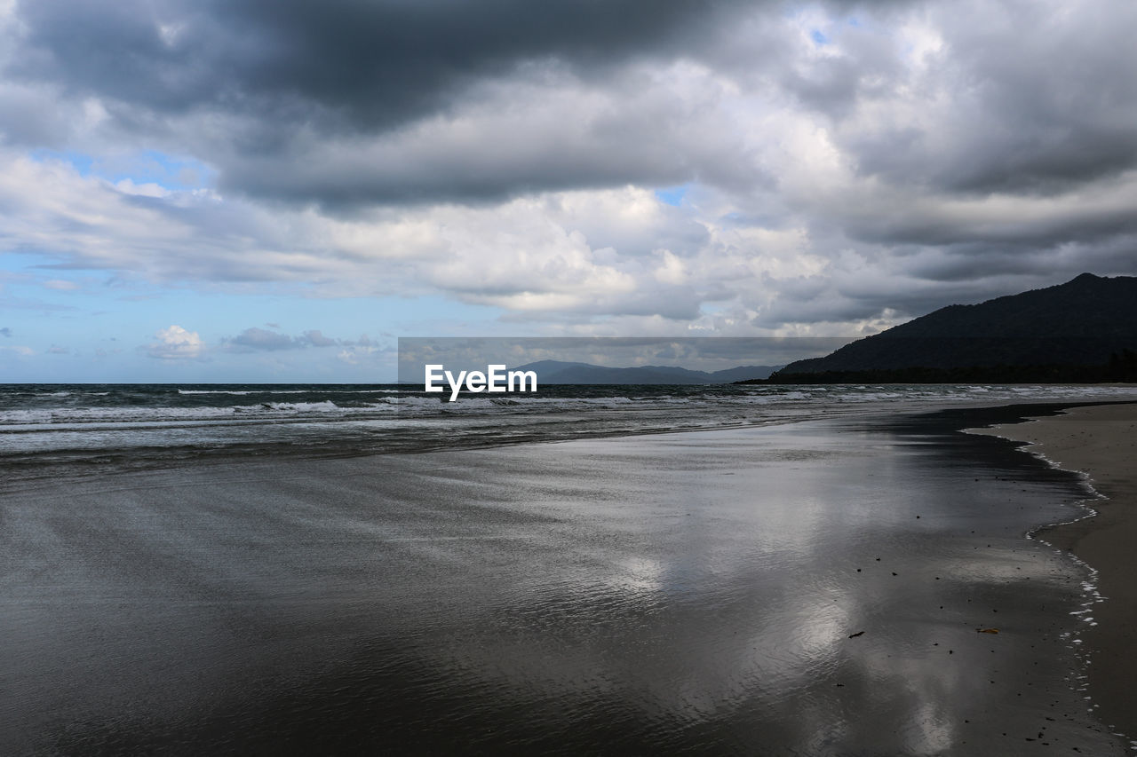 PANORAMIC VIEW OF SEA AGAINST SKY