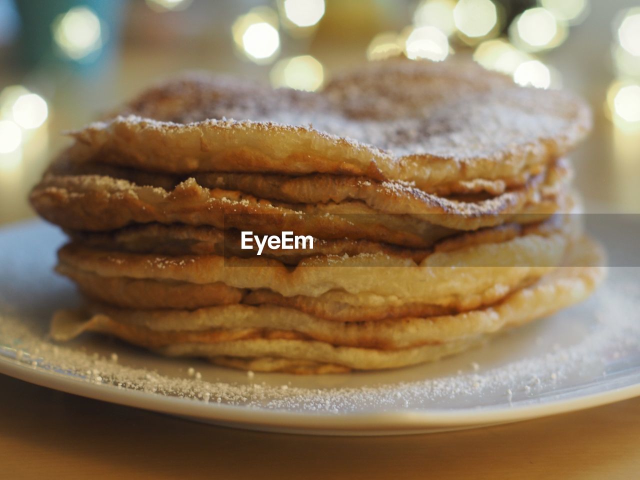 CLOSE-UP OF CAKE IN PLATE