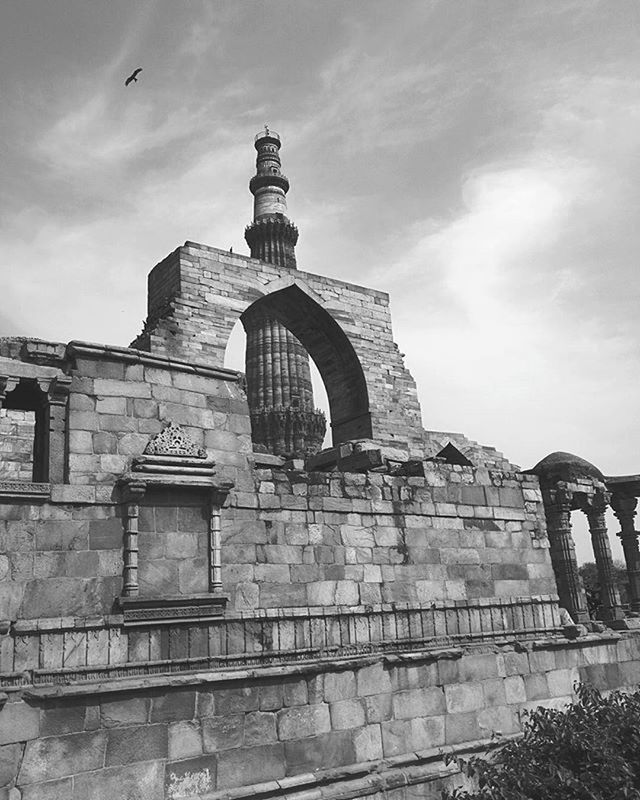 LOW ANGLE VIEW OF BUILT STRUCTURE AGAINST THE SKY