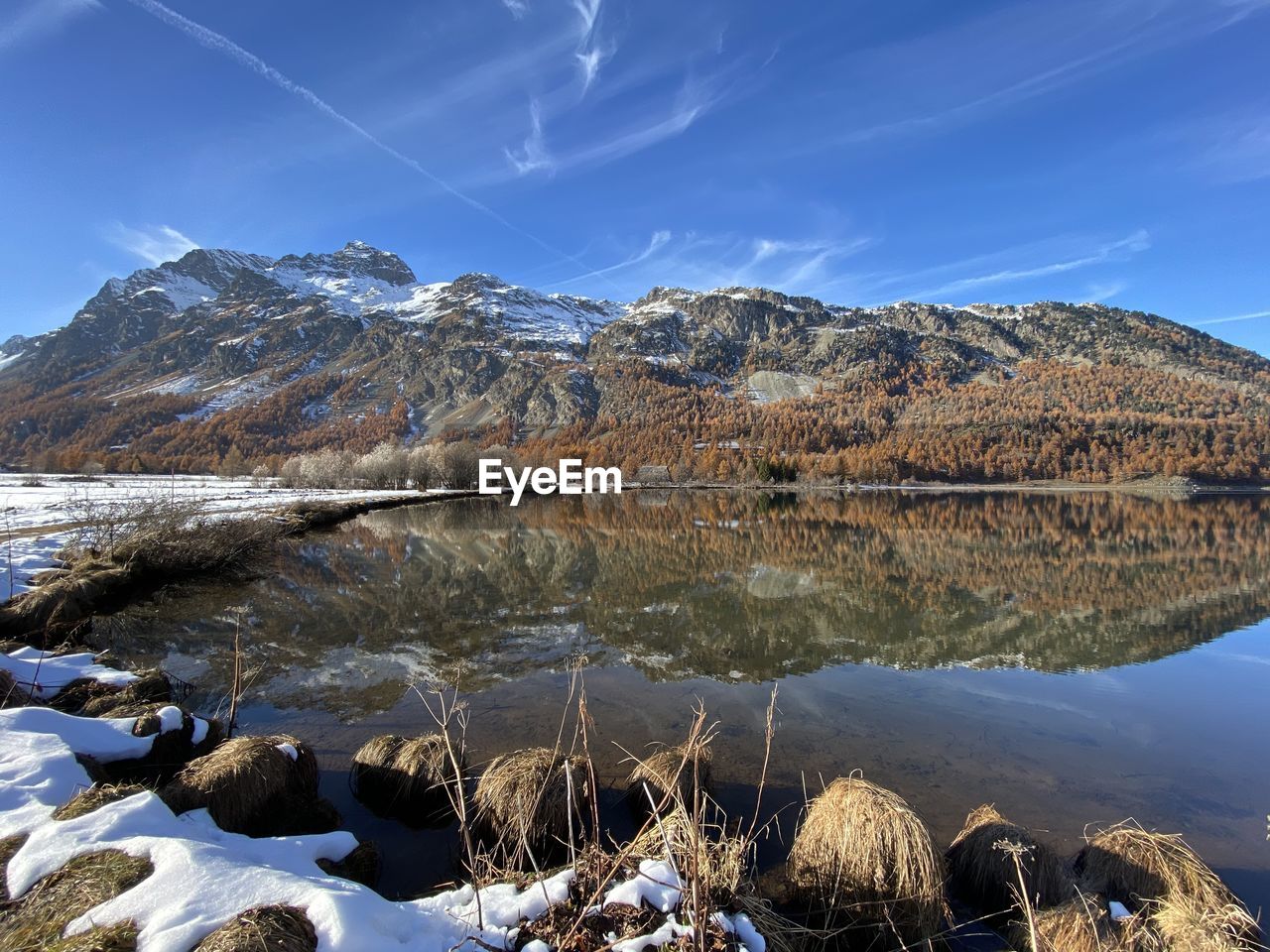 SCENIC VIEW OF LAKE BY SNOWCAPPED MOUNTAINS AGAINST SKY