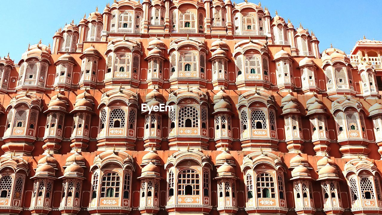 LOW ANGLE VIEW OF HISTORICAL BUILDING AGAINST SKY