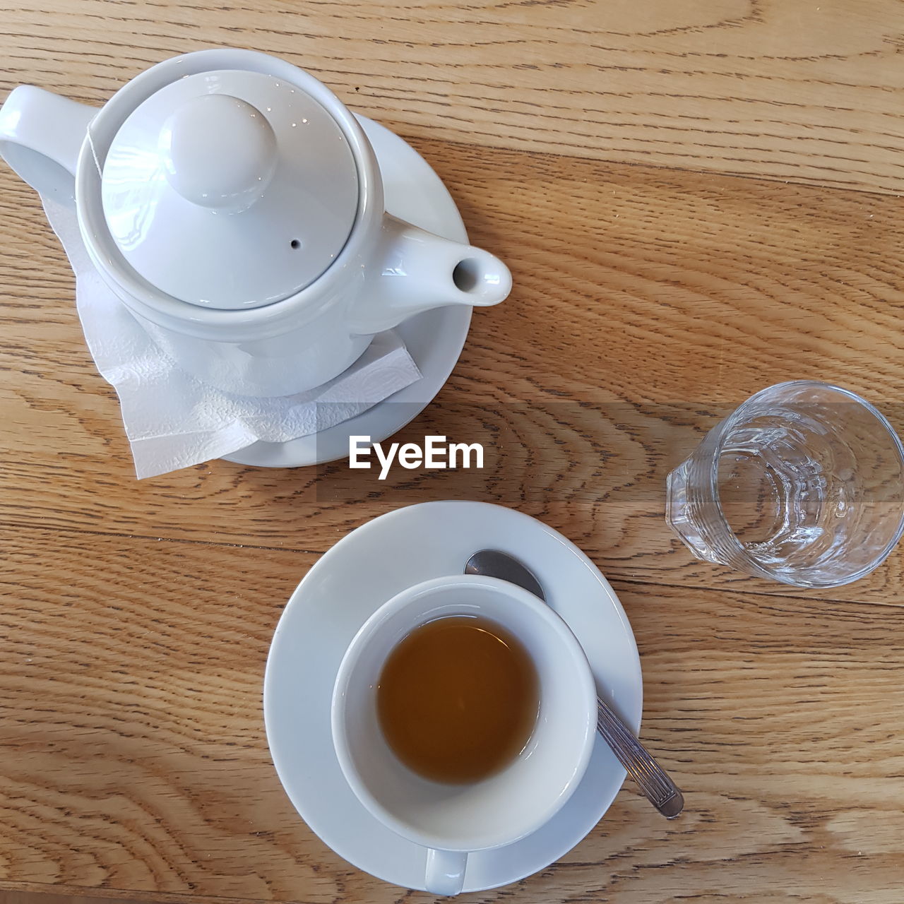 HIGH ANGLE VIEW OF COFFEE CUP WITH TEA