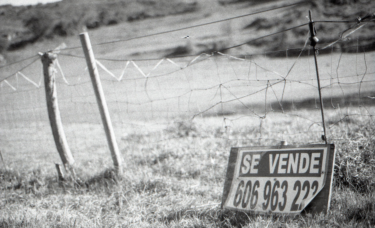 FENCE ON FIELD