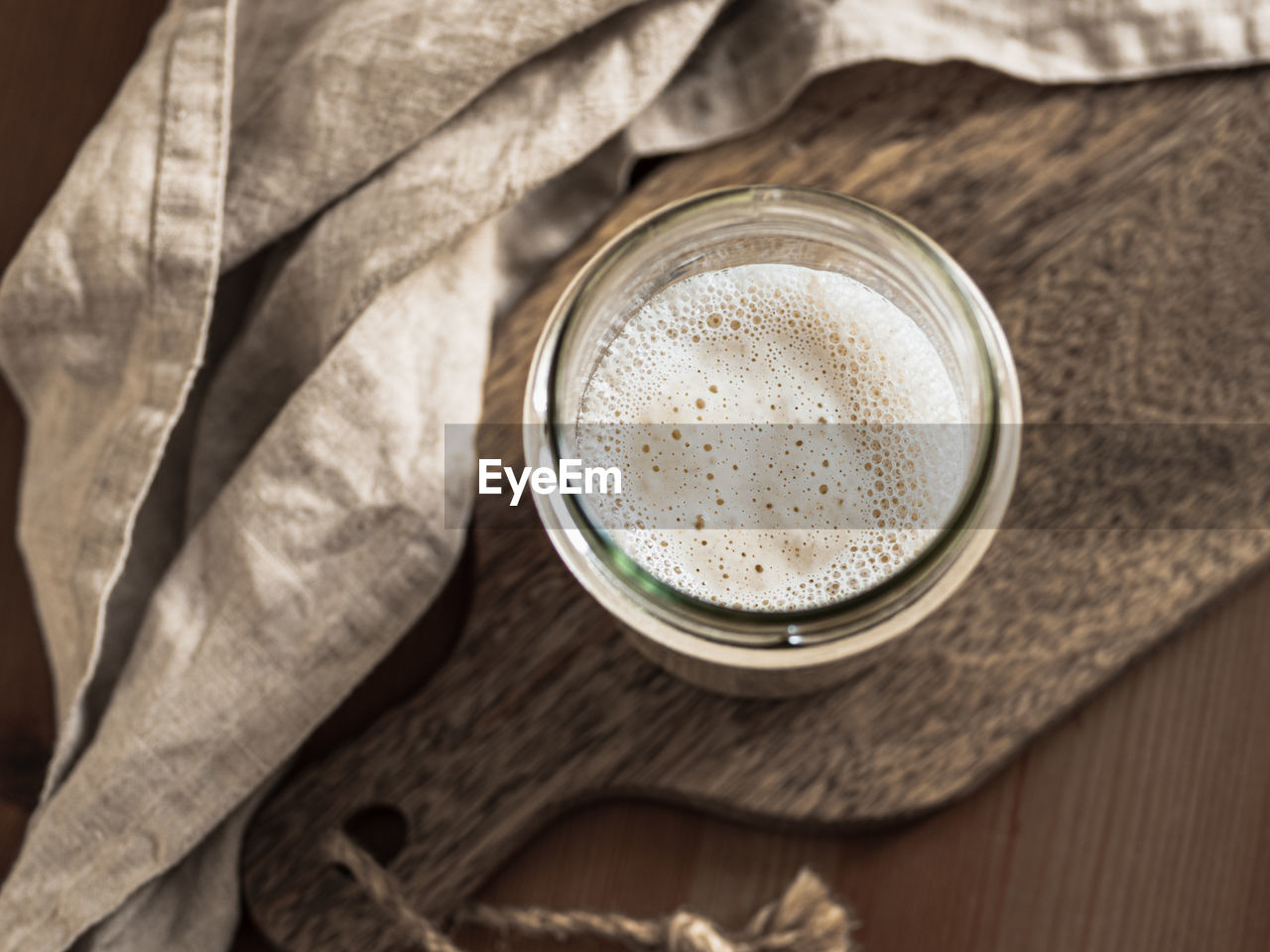 HIGH ANGLE VIEW OF COFFEE CUP