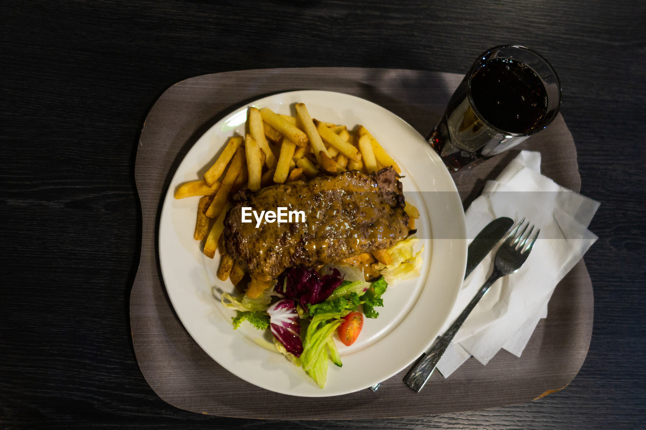 HIGH ANGLE VIEW OF FOOD SERVED IN PLATE
