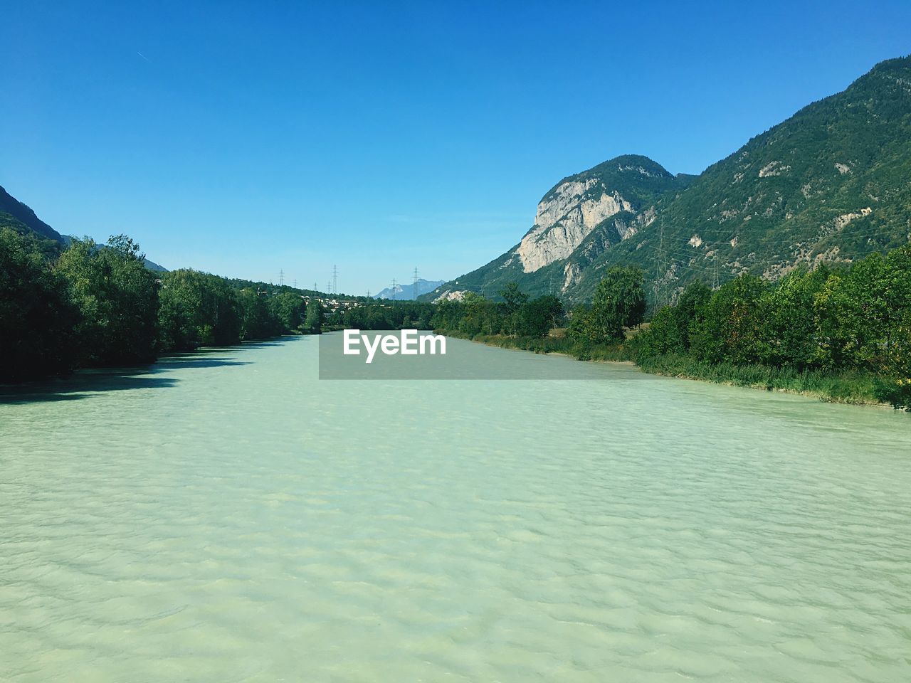 SCENIC VIEW OF LAKE AGAINST CLEAR BLUE SKY