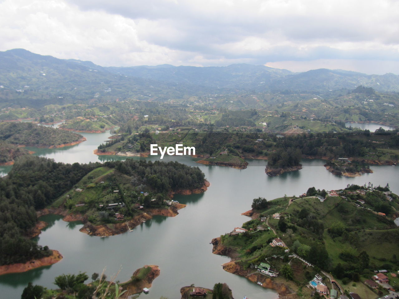 HIGH ANGLE VIEW OF LAKE AMIDST MOUNTAINS AGAINST SKY