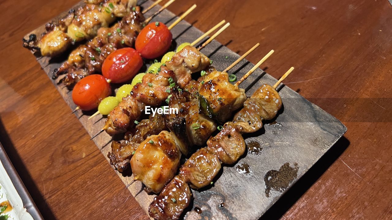 food, food and drink, skewer, brochette, kebab, meat, freshness, healthy eating, pincho, cuisine, dish, table, wellbeing, satay, vegetable, wood, no people, asian food, barbecue, high angle view, still life, fruit, grilled, meal, japanese food, indoors, grilling, close-up, restaurant, seafood, arrosticini
